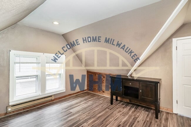 Building Photo - 2720 N Oakland Ave