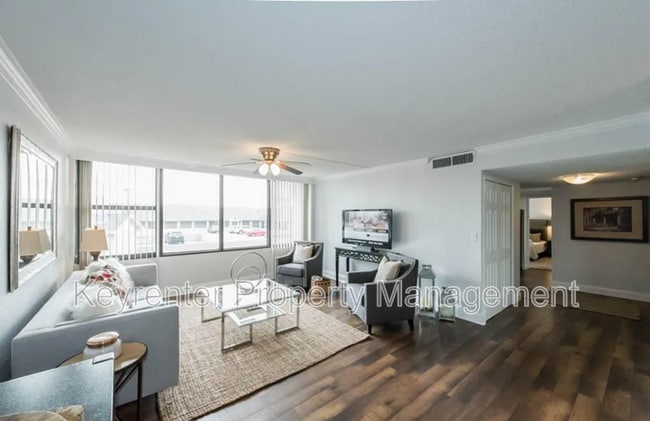 Foto del edificio - 410 W 7th St