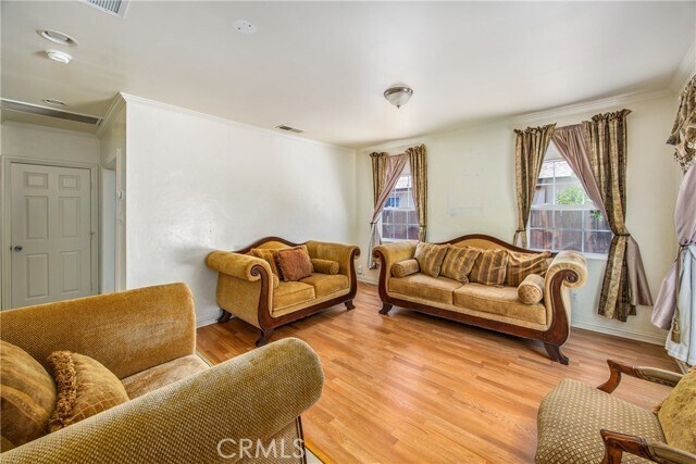 Foto del edificio - 2880 Woodbine St