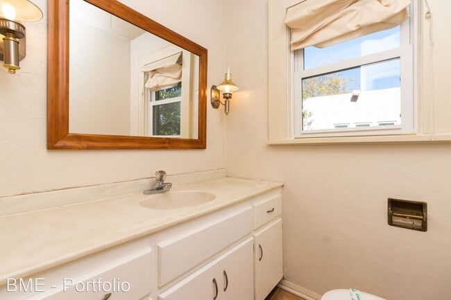 Building Photo - 3 br, 2 bath House - 411 Sunset