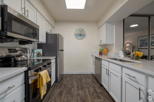 1BR, 1BA - 794SF - Kitchen - Waterford Place