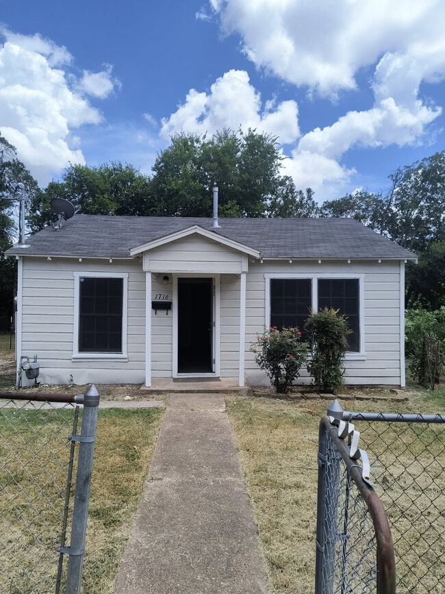 Building Photo - 1716 Wilson Ave