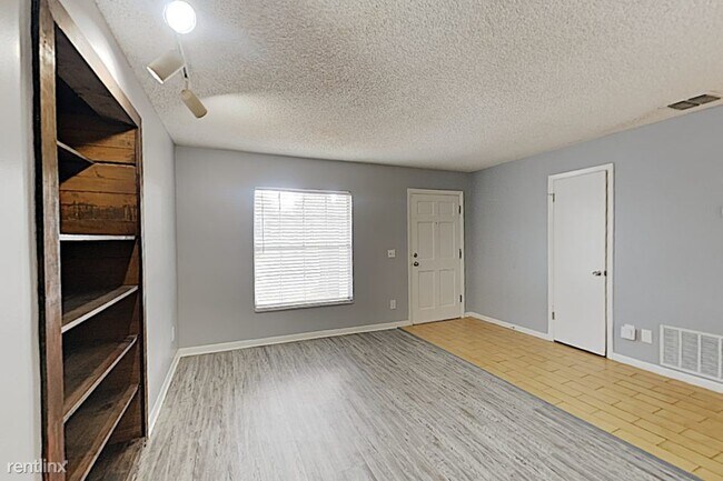 Building Photo - 3698 Trianon Dr