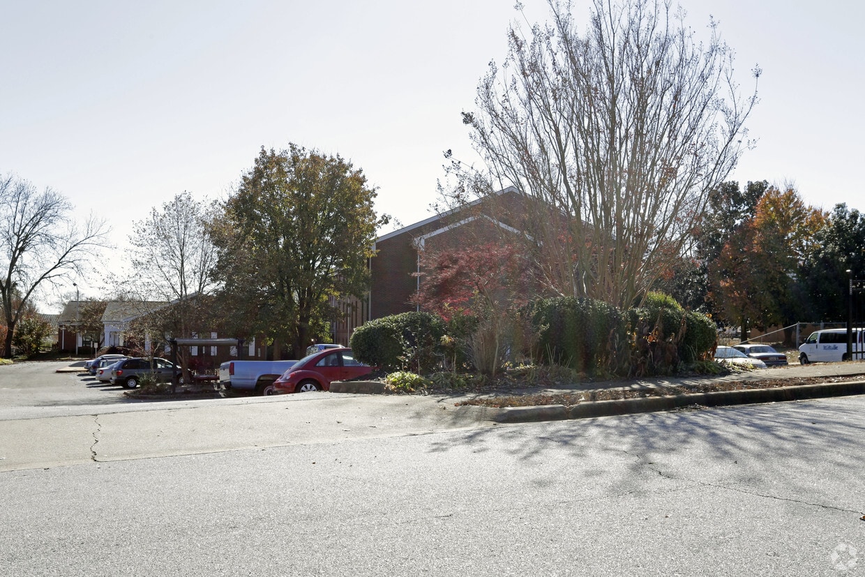 Harry C White Manor Apartments in Spartanburg, SC