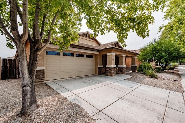 Foto del edificio - 17571 W Eugene Ter