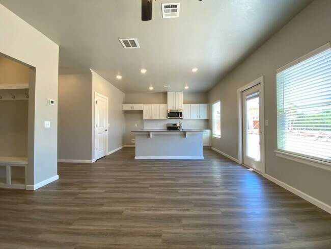 Building Photo - Townhome Community in Deer Creek Schools!