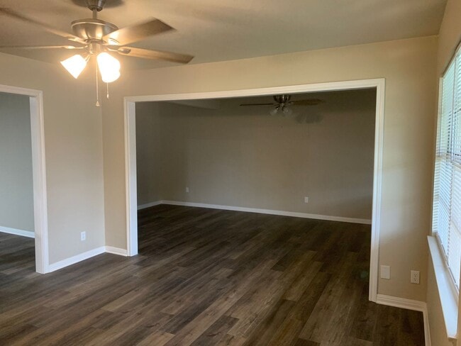 Building Photo - 4-Bedroom 1.5 Bath