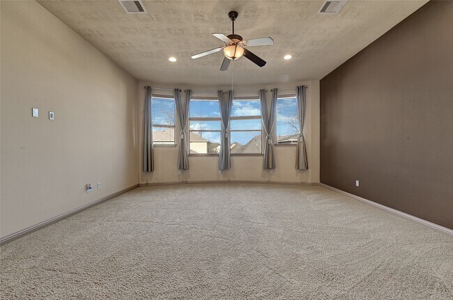 Foto del edificio - 6223 Duke Trail Ln