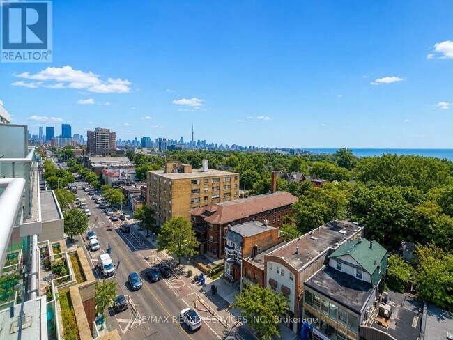 Photo du bâtiment - 1638 Bloor St W