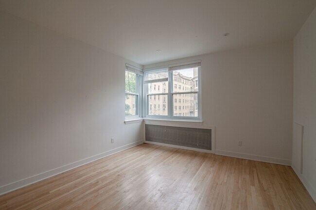Photo du bâtiment - 2105 Rue Chomedey