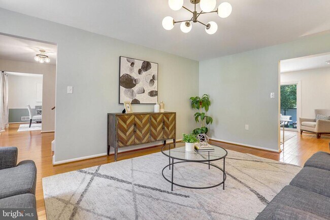 Building Photo - 2123 Rampart Dr