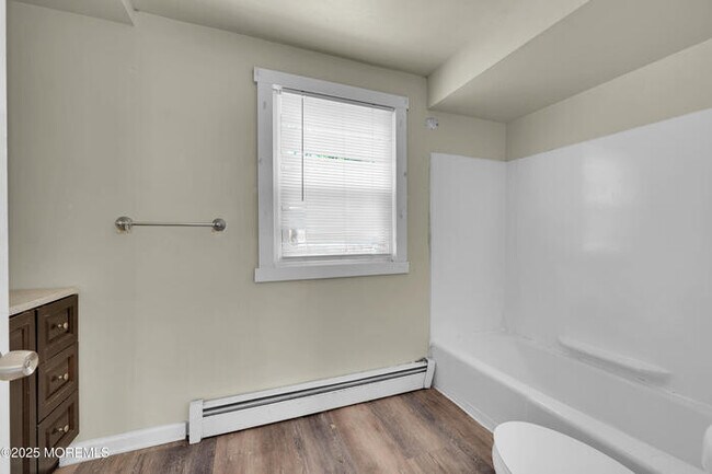 Foto del edificio - Short distance to beaches, shopping and pa...