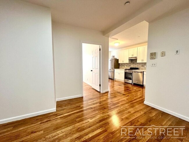 Foto del edificio - Spacious 2 Bedroom in Williamsburg!