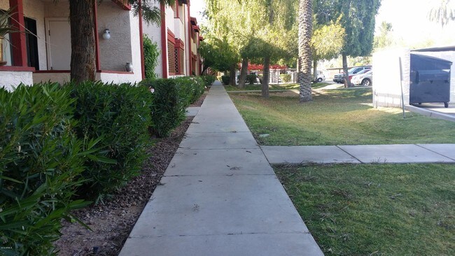 Building Photo - 4211 E Palm Ln