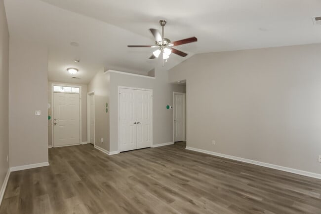 Building Photo - 1610 Royal Tree Ct