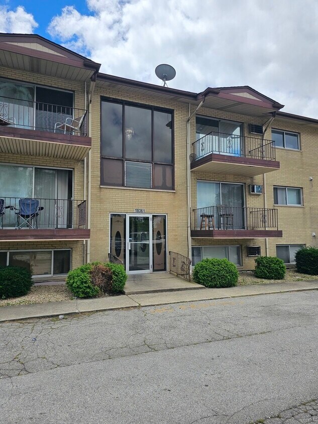 Primary Photo - 18361 Glen Oak Ave