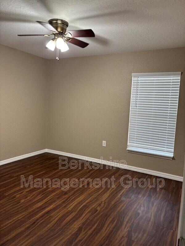 Foto del edificio - 2405 Ave C SW