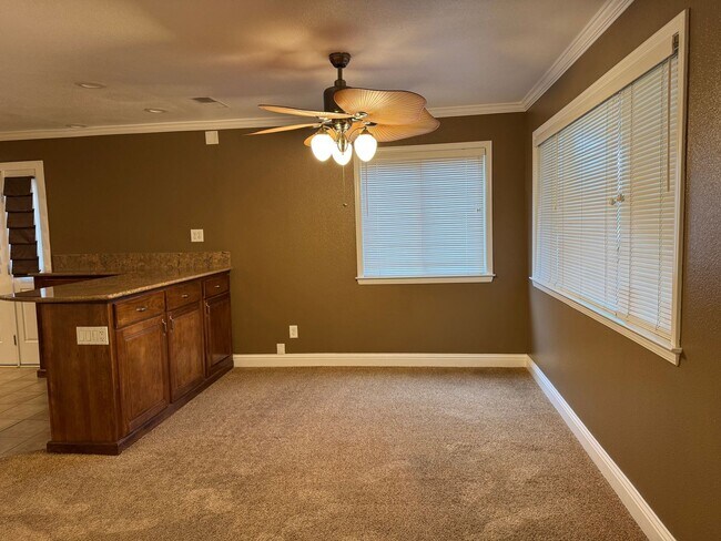 Foto del edificio - Single level home on large lot