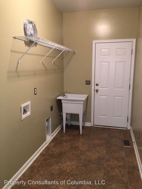 Building Photo - 241 Kenmore Park Dr