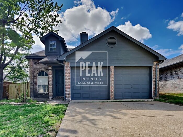 Primary Photo - Beautiful 3Bed/2Bath Home ready for a JULY...