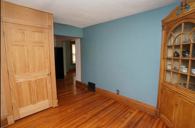 Building Photo - 1005 C St