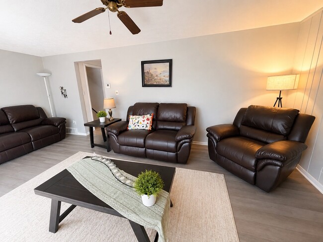 Building Photo - 4301 Cox Dr