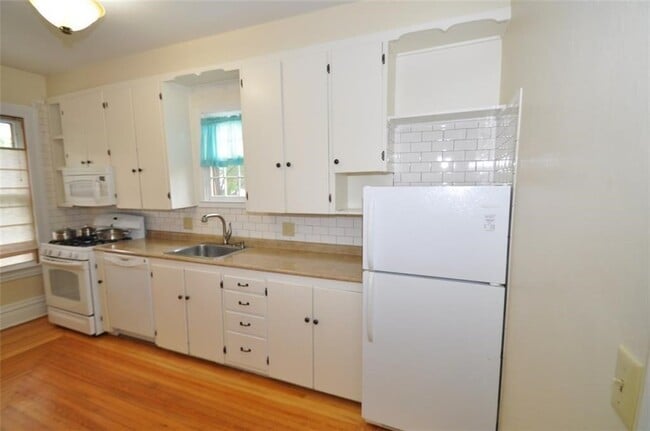 Building Photo - 37 Perrin St