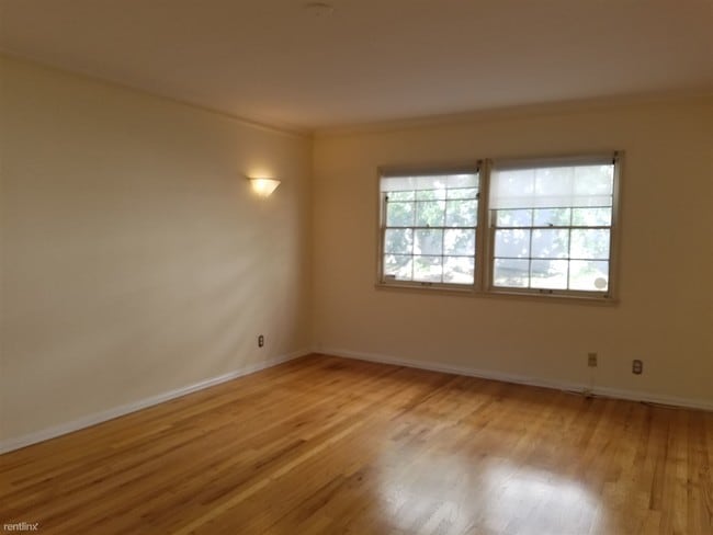 Building Photo - 8567 Holloway Dr