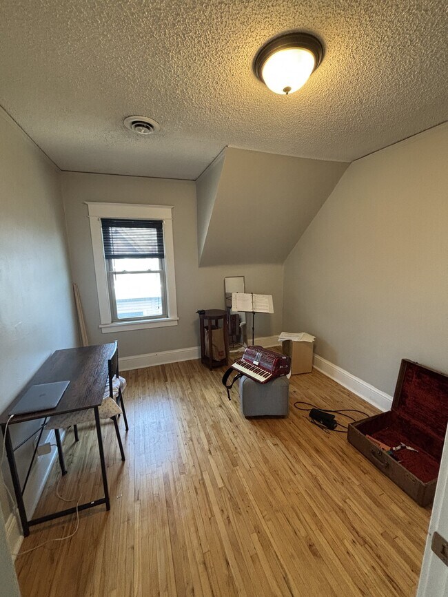Foto del edificio - 3010 Grand St NE