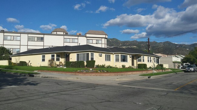 Building Photo - 2218 Tulare Ave