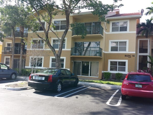 Foto principal - 8977 Wiles Rd