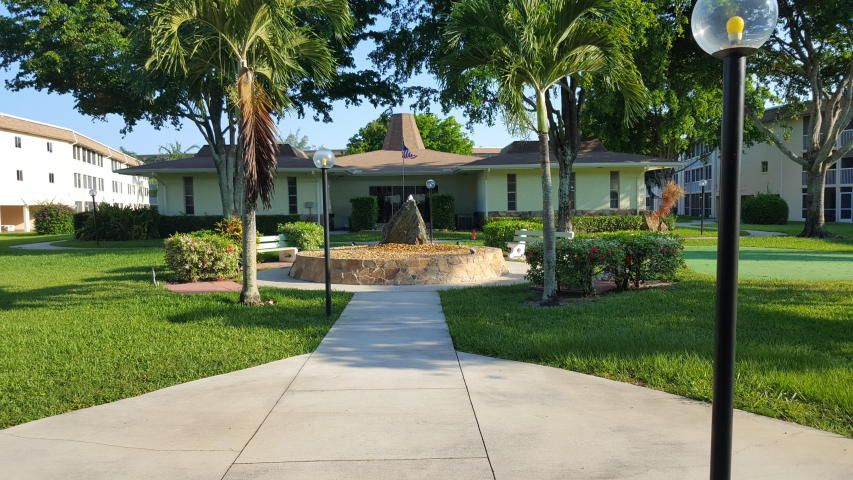 Foto principal - 700 Village Green Ct