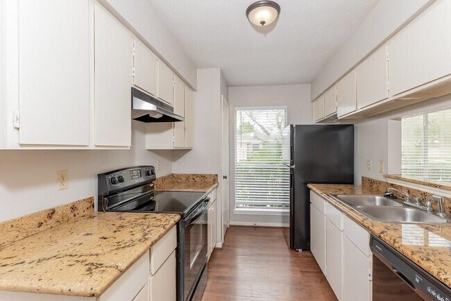 Building Photo - 7851 Gatehouse Dr