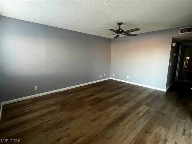 Foto del edificio - 301 Brookside Ln
