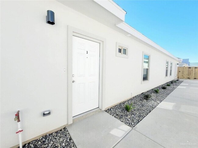 Building Photo - 1415 Petri Dr