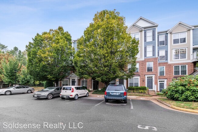 Building Photo - 2 br, 2.5 bath House - 7056 Falls Reach Dr...