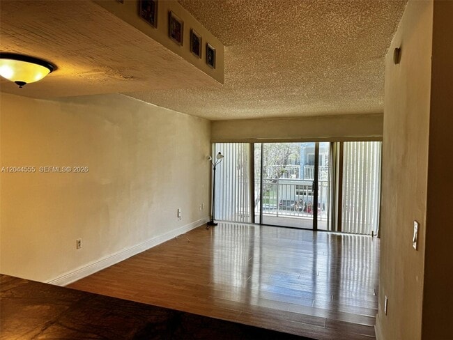 Foto del edificio - 9371 Fontainebleau Blvd