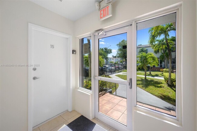 Foto del edificio - 577 NE 82nd St