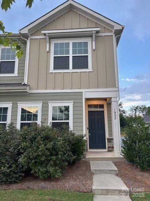 Foto del edificio - 1002 Sagecroft Ln
