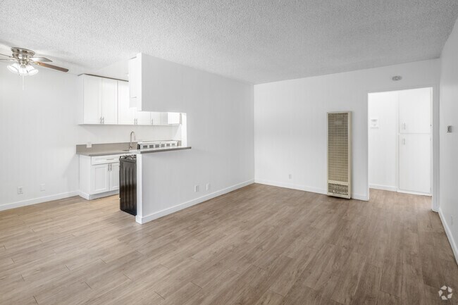 2 habitaciones, 1 baño - 725 pies cuadrados - Sala de estar y cocina - 3932 Sepulveda Blvd