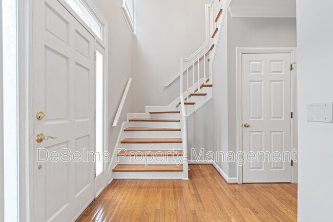 Foto del edificio - 3011 Woodlawn Dr