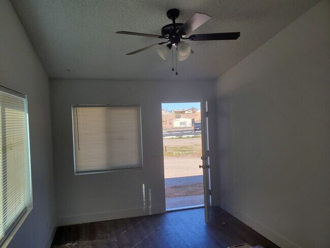 Foto del edificio - 1548 Sierra Vista Dr