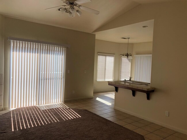 Foto del edificio - 4723 W Clinton Ave