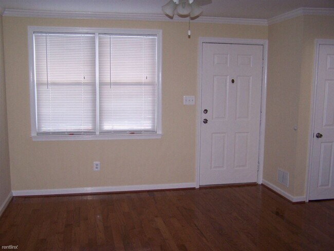 Building Photo - 2 br, 2 bath Townhome - 429 Oakwood Rd