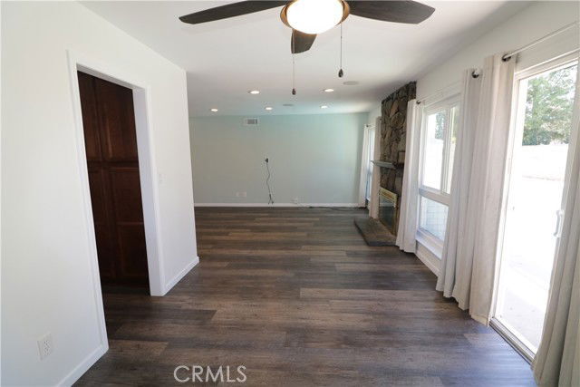 Foto del edificio - 27521 Glasser Ave