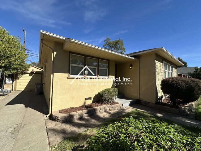Foto del edificio - Charming 2bd/1ba House with Garage near UC...