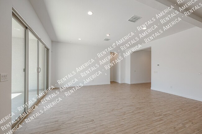 Building Photo - 2631 W Pecan Rd