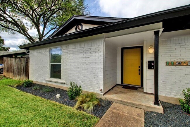 Building Photo - 9008 W Pointer Ln