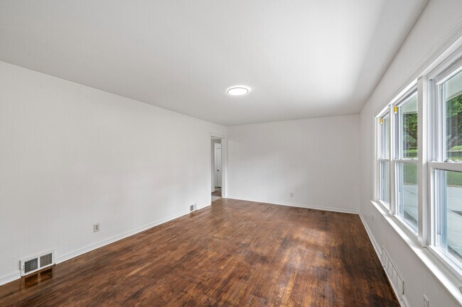 Foto del edificio - 6308 W 81st St