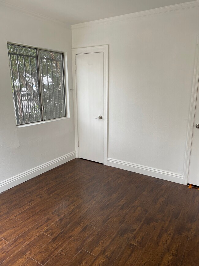 Bedroom - 814 N Van Ness Ave